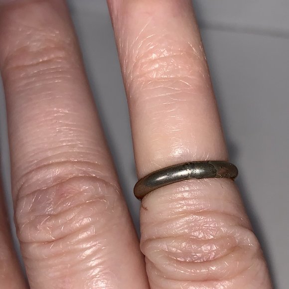 3 1/4 2.5mm Sterling Silver Plain Band Ring - Picture 3 of 9